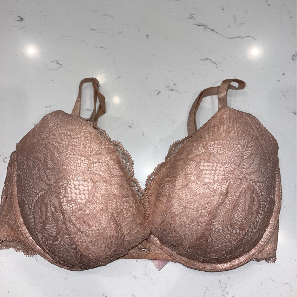 Victoria’s Secret 34 DD plunge bra for sale 🤎